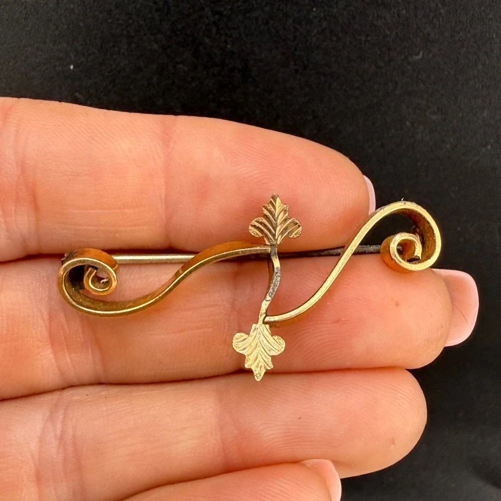 Vintage Art Deco Brooch Gold Tone Leaf